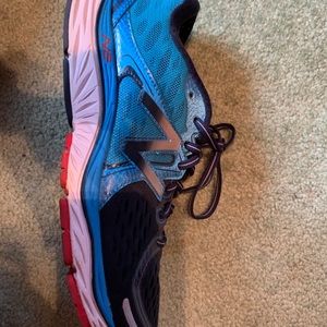 New balance tennis shoes